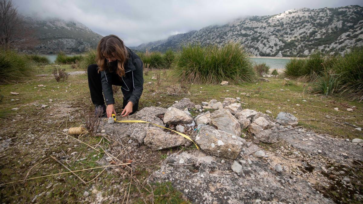 ‘Basuraleza’ en Cúber: plásticos, colillas y pilas