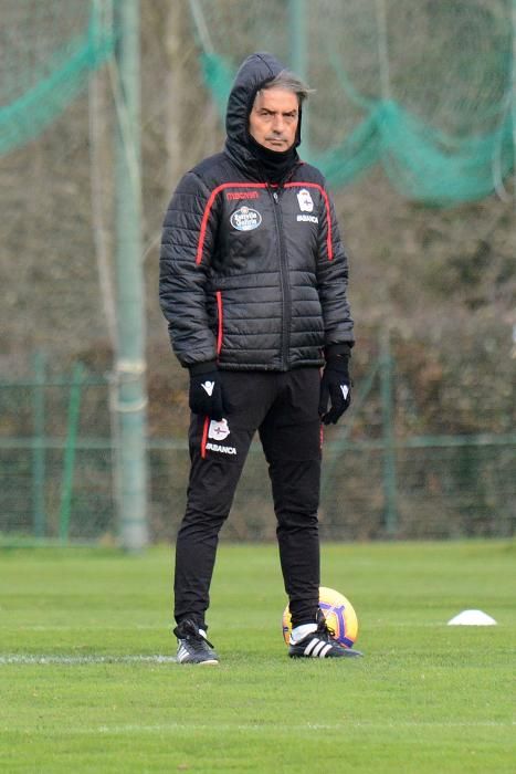 El preparador deportivista, Natxo González, ha facilitado la convocatoria del equipo coruñés tras el entrenamiento de esta mañana.