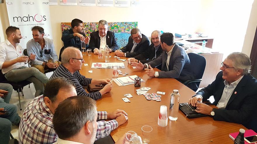 Reunión de los hosteleros en la sede de Mahos en la capital.