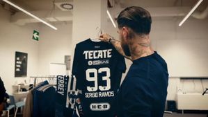 Sergio Ramos, nuevo jugador de Rayados de Monterrey con su dorsal 93.