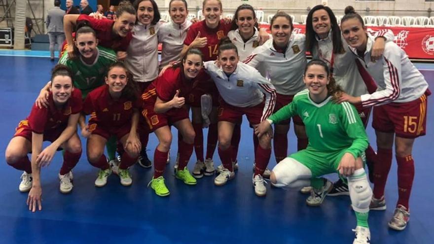 Las jugadoras de la selección, celebrando el triunfo.