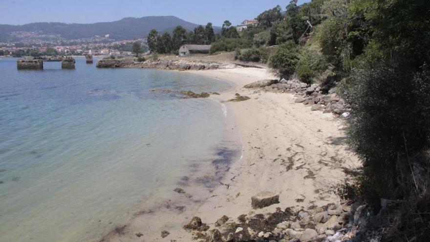 La playa de O Cocho, hoy, vacía por las obras.// Santos Álvarez