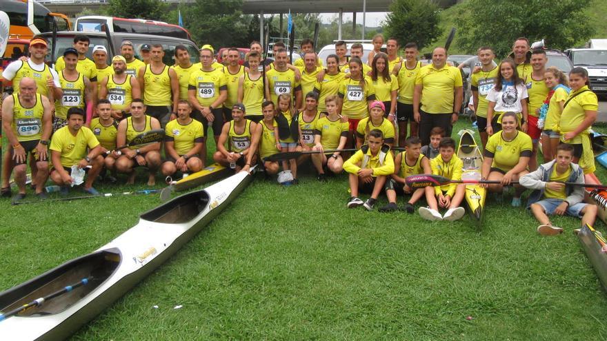 Foto de familia del club Los Cuervos de Pravia