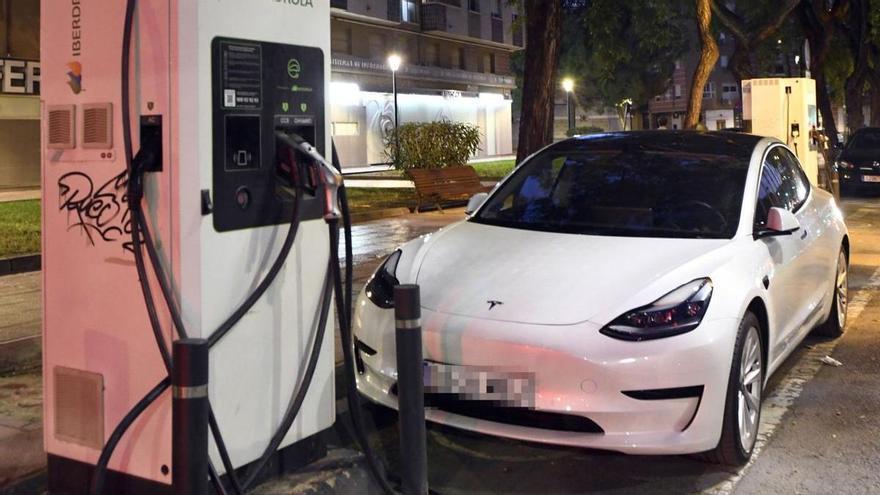 La venta de coches eléctricos en la Región sigue sin despegar por las trabas burocráticas de las ayudas