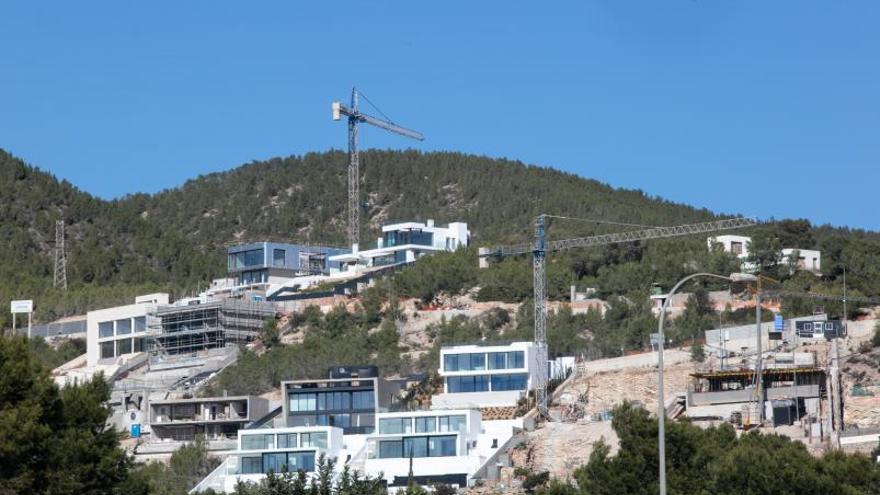 Obras de construcción de la montaña de Cas Mut, en una imagen de archivo. | VICENT MARÍ