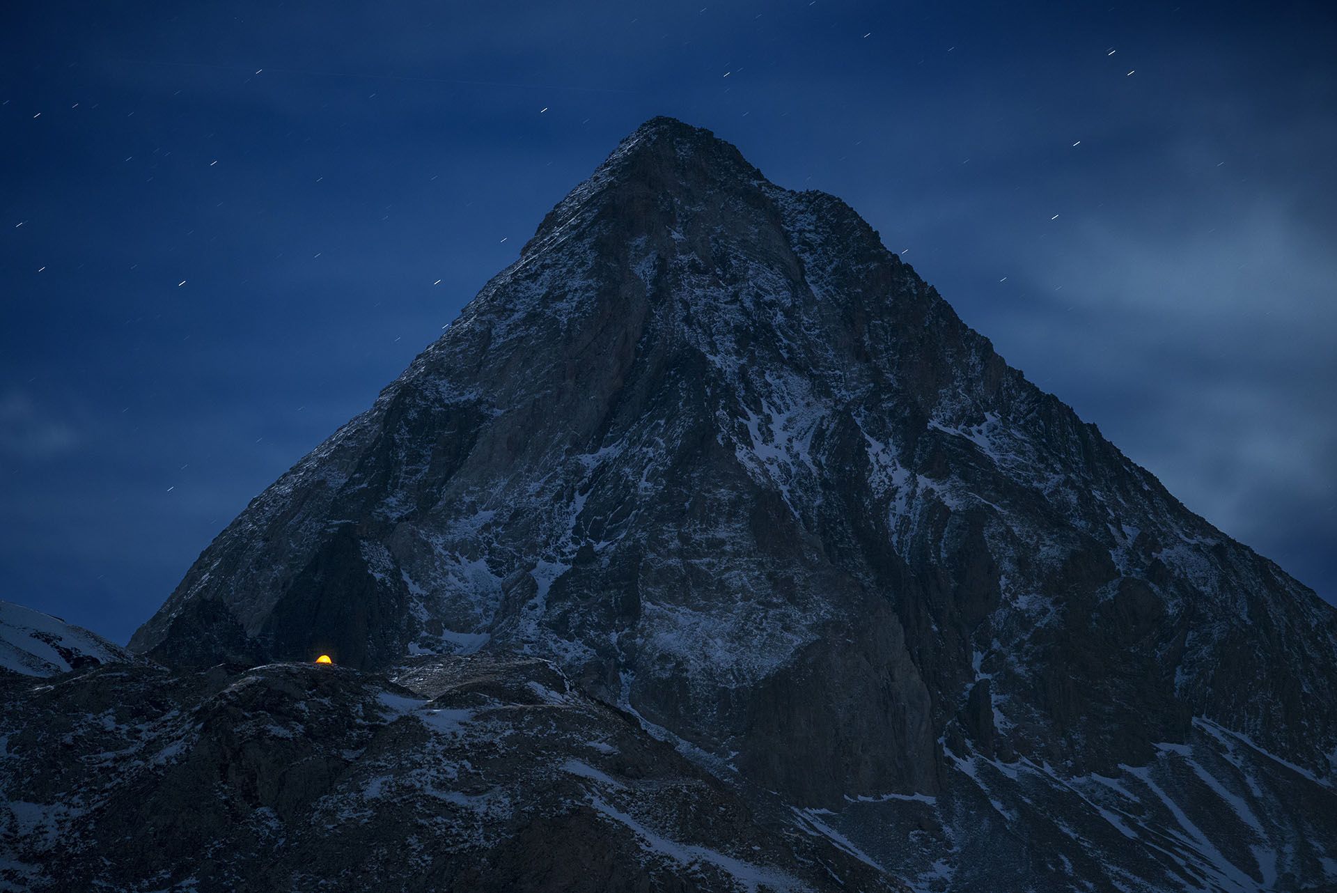 AL ABRIGO DE LA PIRAMIDE - IÑaki Larrea Rastrilla (España) - Highly Commended MOUNTAIN LANDSCAPE.jpg