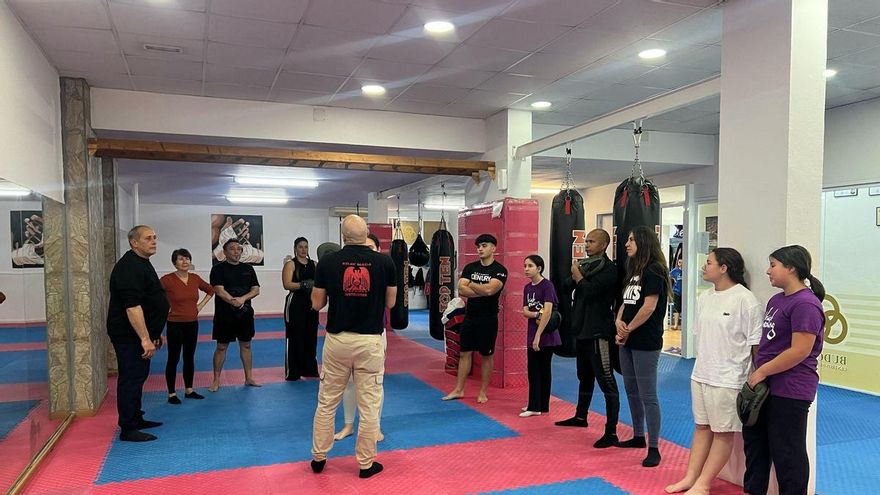 Clases de defensa personal por el Día de la Mujer