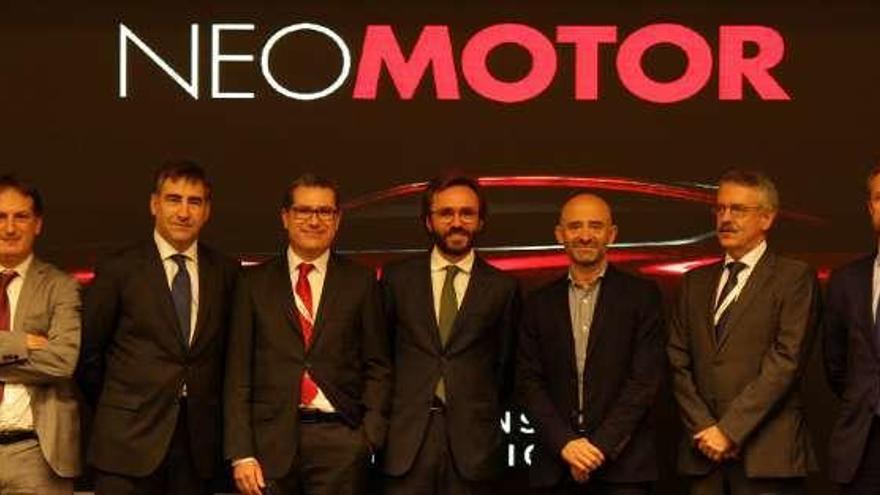 Por la izquierda: Alfonso Nogales, Luis Andreu, Vicente Montoro, Aitor Moll, Antonio Lobato, Isidoro Nicieza y Juan Ramón Rodríguez, ayer, durante la presentación de Neo Motor en el auditorio Naturgy de Madrid.