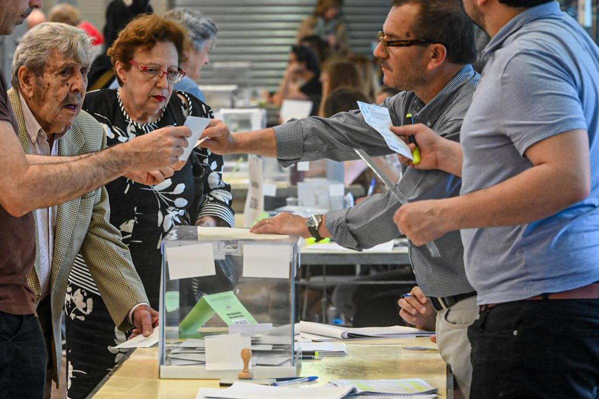 Votaciones en el mercado del Ninot, en Barcelona