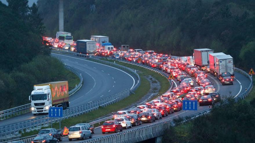 Atasco a última hora de hoy en la A-52 // NICK