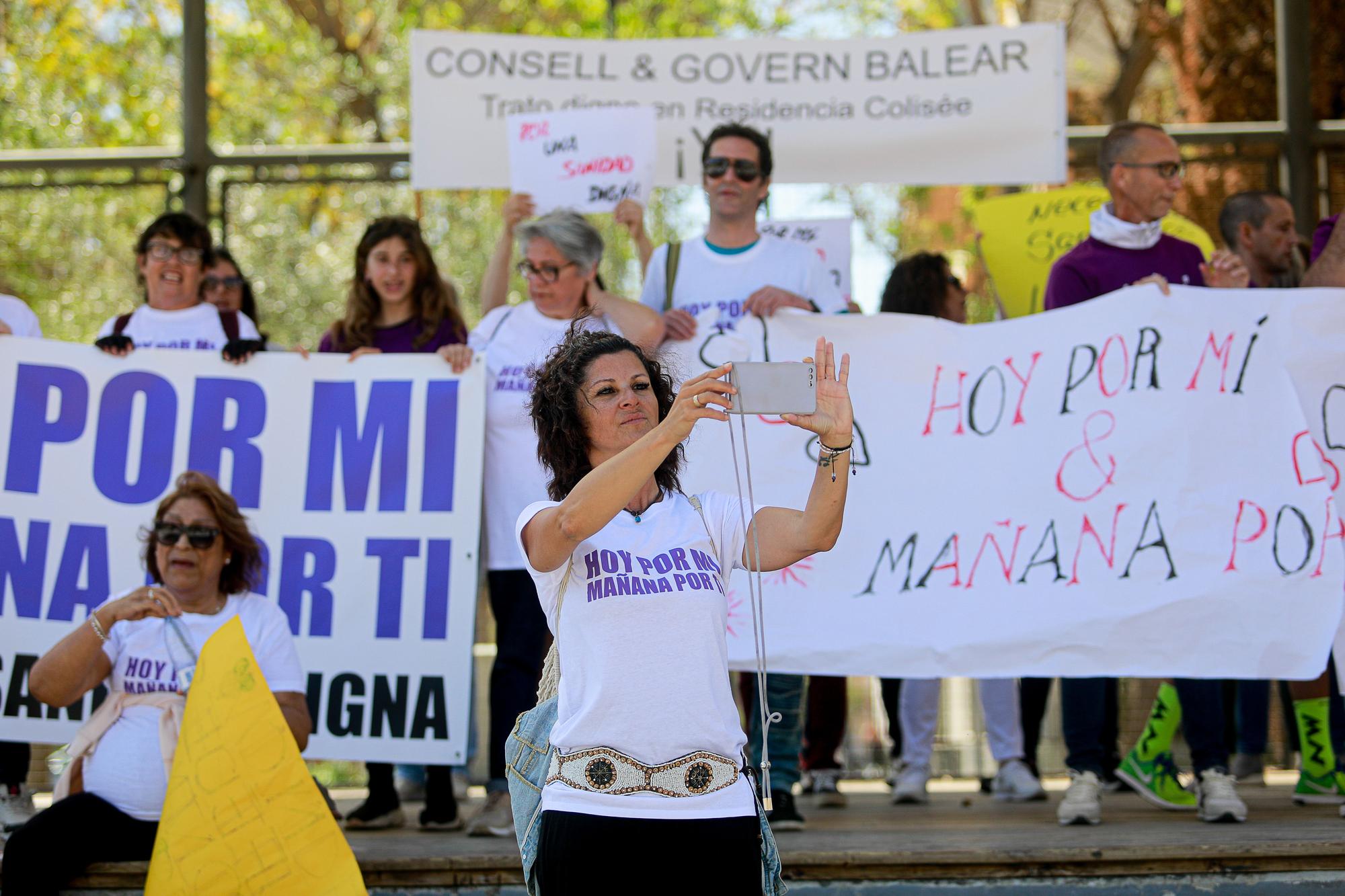 Mira aquí todas las fotos de la manifestación de los pacientes del Hospital de Ibiza