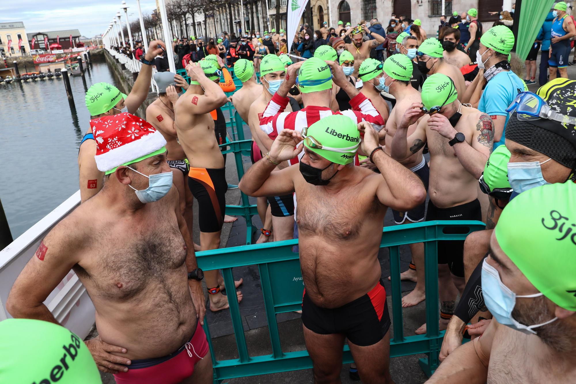 La Travesía de Navidad en Gijón, en imágenes