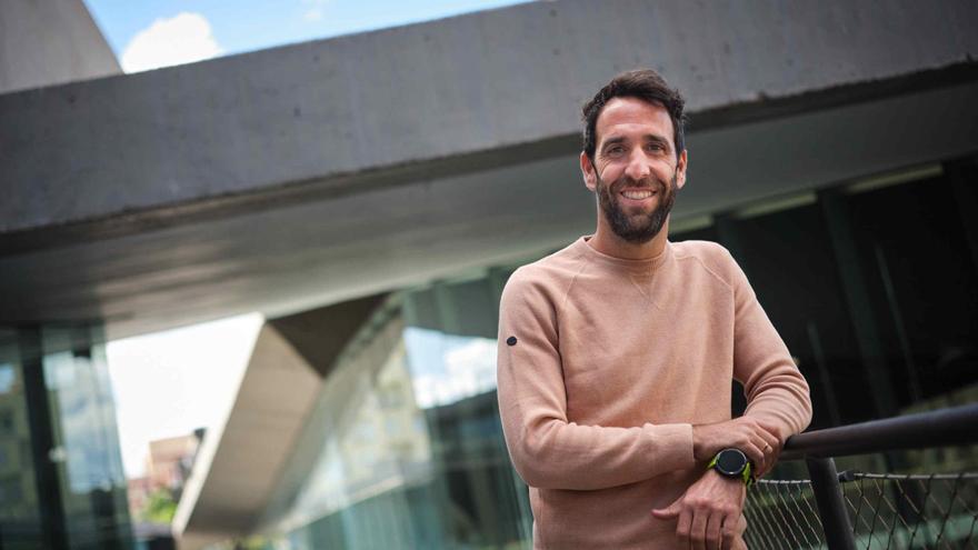 Tres notables y un suspenso mayúsculo: el &#039;profesor&#039; Carlos Ruiz pone nota a la temporada del CD Tenerife