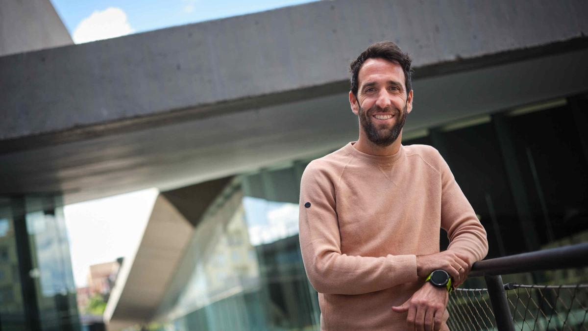 Carlos Ruiz, excapitán del CD Tenerife y nuevo director de la Academia blanquiazul.