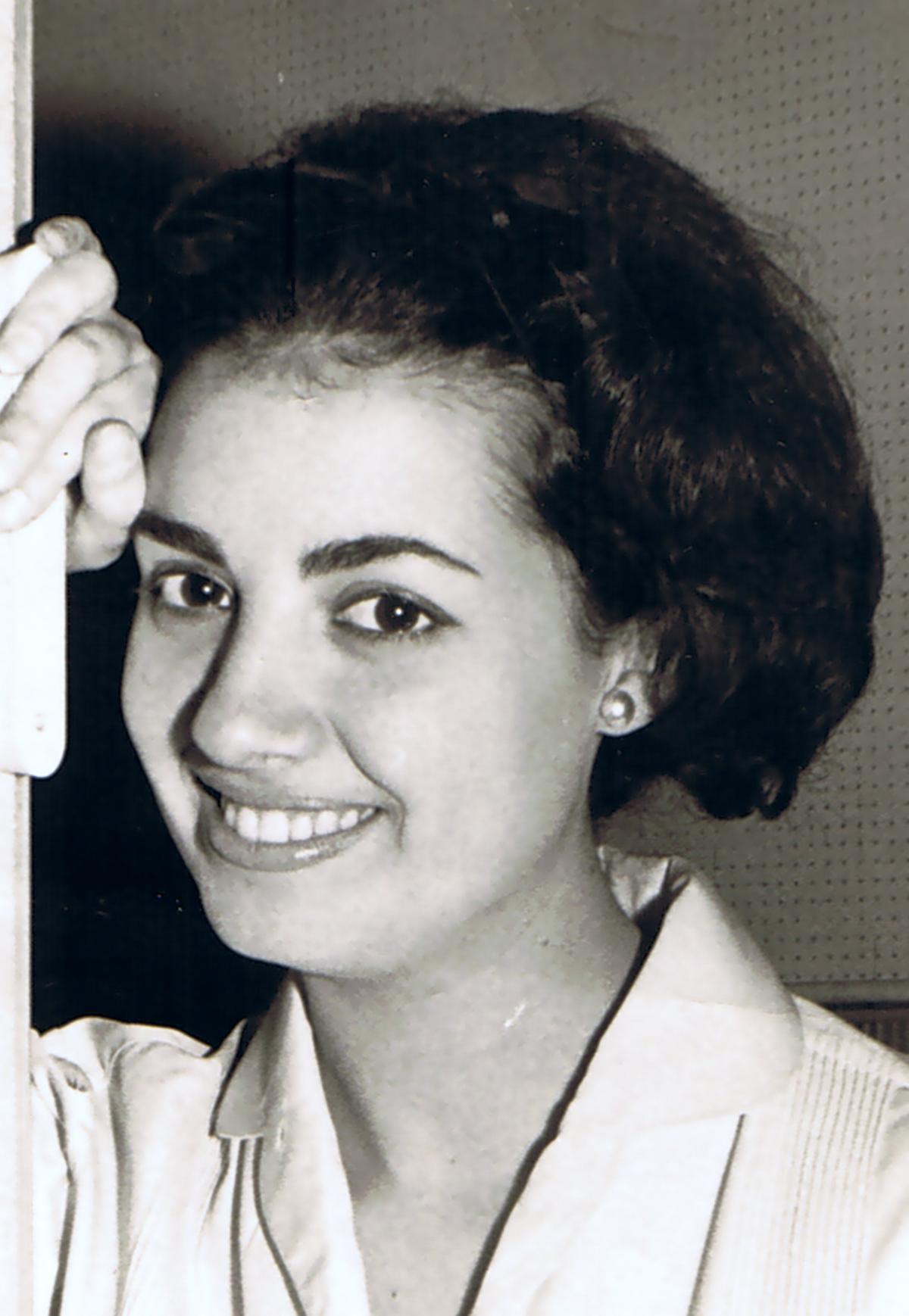 María Teresa Campos en 1960, en los estudios de Radio Juventud en Alarcón Luján.