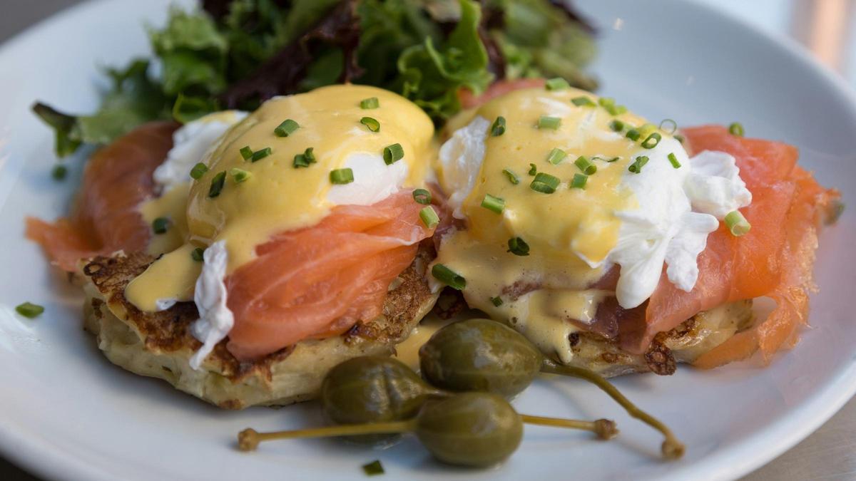Huevos Benedict, un desayuno típico de los 'expats'.