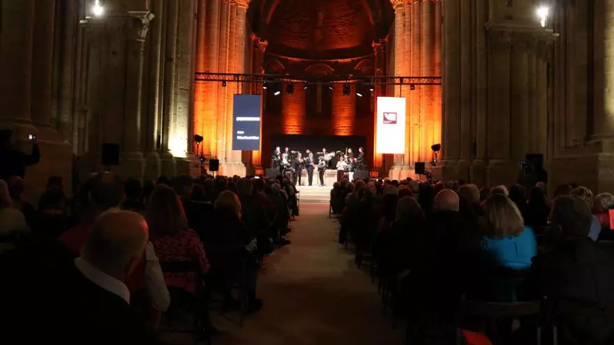 La gala d'entrega dels Premis Literaris de Lleida 2023 fa homenatge a Josep Vallverdú en un acte a la Seu Vella