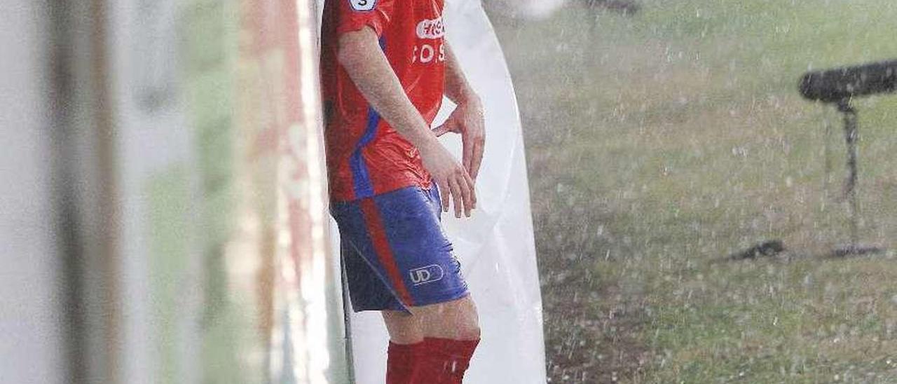 Rubén Arce, durante un partido con la UD Ourense la temporada pasada. // Iñaki Osorio