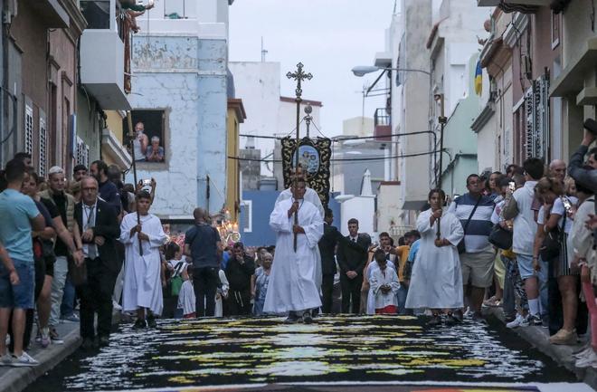 Fervor y fiesta en La Isleta con motivo del día grande de la Virgen del Carmen