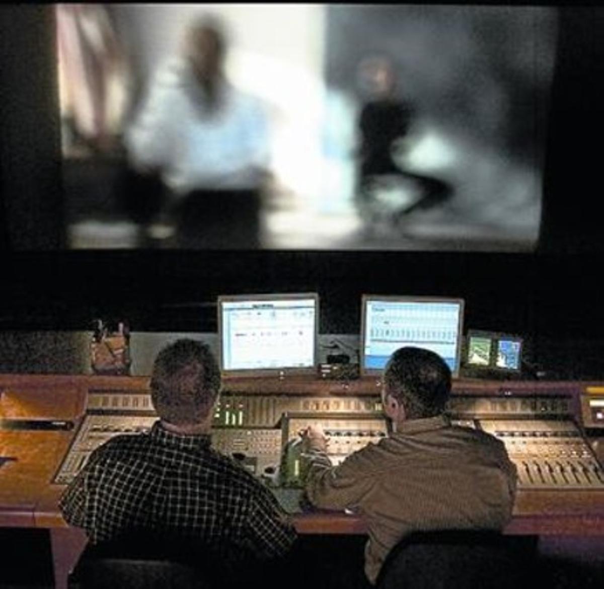 Centro de control de un estudio de doblaje en Barcelona.