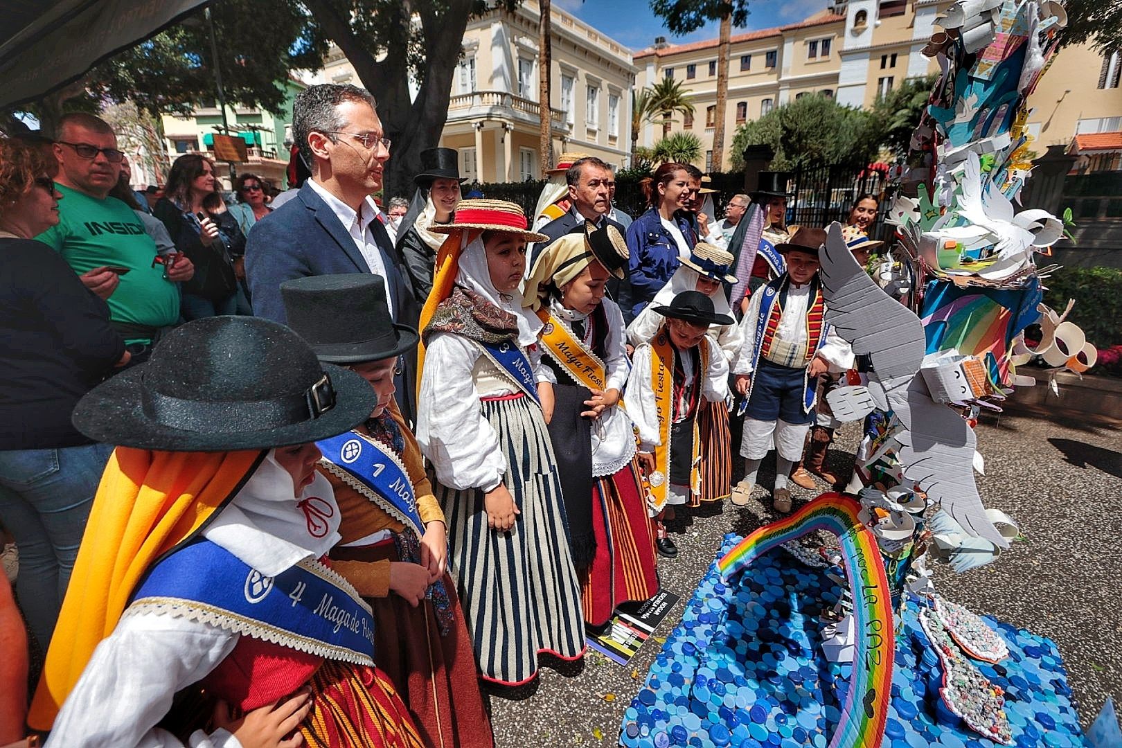 Recorrido por la rambla de Las Tinajas por el Día de la Cruz