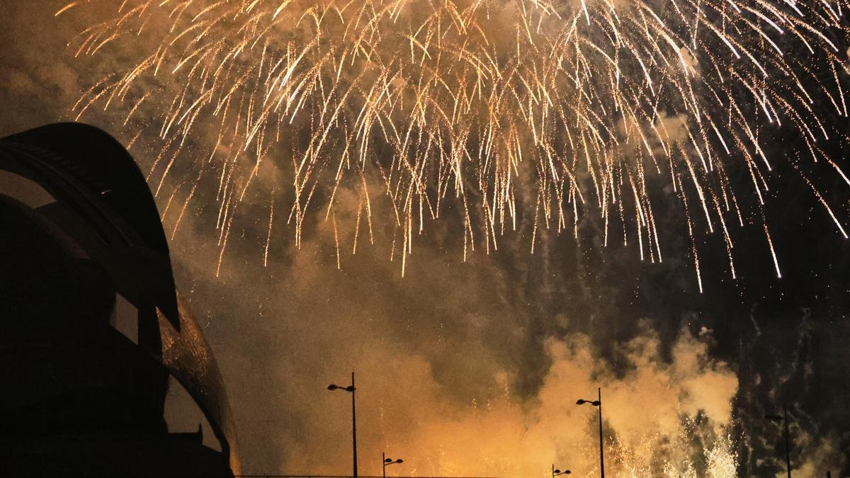 Vídeo de los fuegos artificiales de la pirotecnia francesa Ciels en Fête