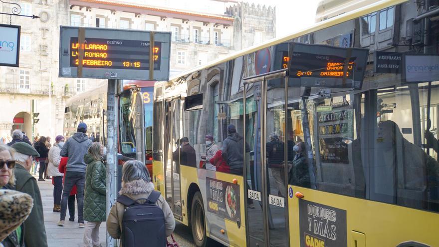 Usuarios denuncian el mal funcionamiento del transporte público en Santiago: &quot;Este mes llegué cinco veces tarde a trabajar ya&quot;