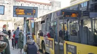 Usuarios denuncian el mal funcionamiento del transporte público en Santiago: "Este mes llegué cinco veces tarde a trabajar ya"