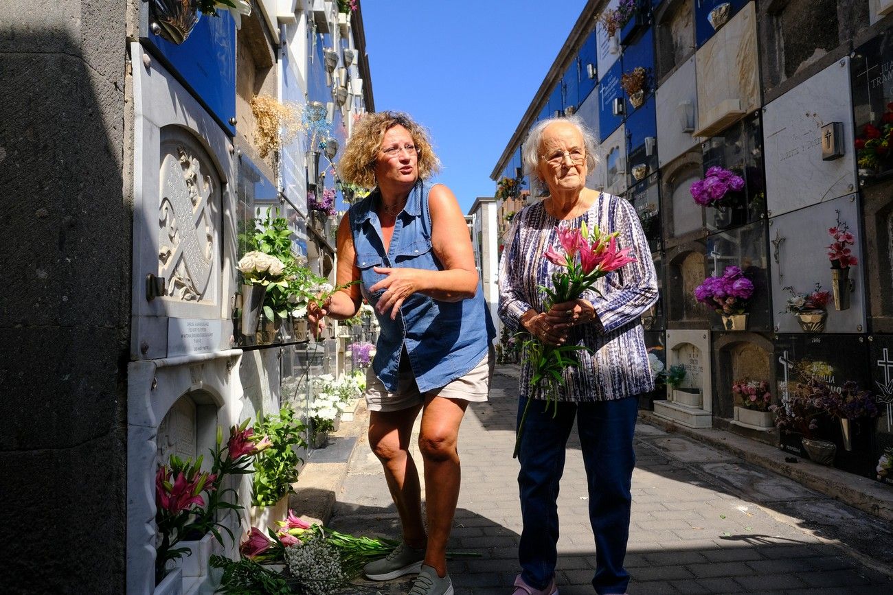El cementerio de Vegueta, en la víspera del Día de Difuntos