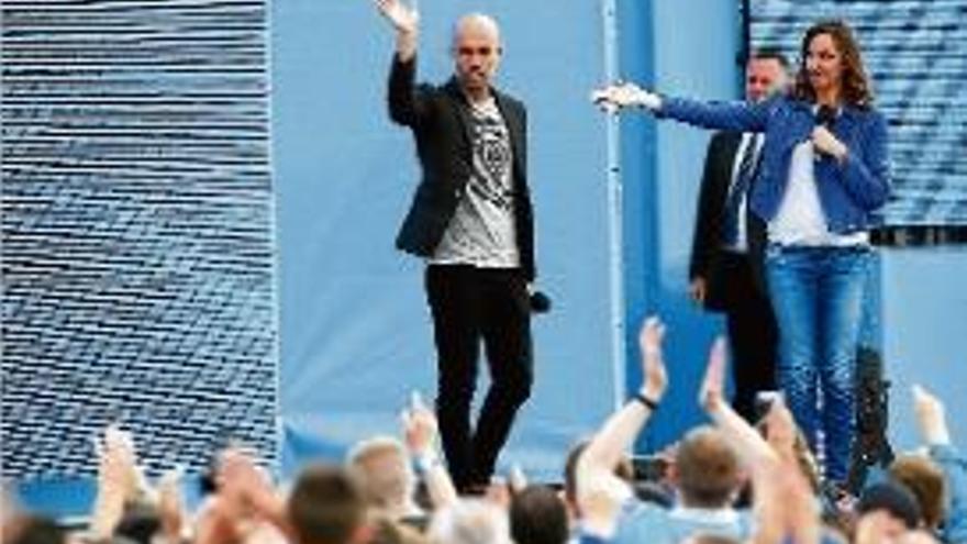 Guardiola va ser presentat a Manchester en un acte multitudinari.