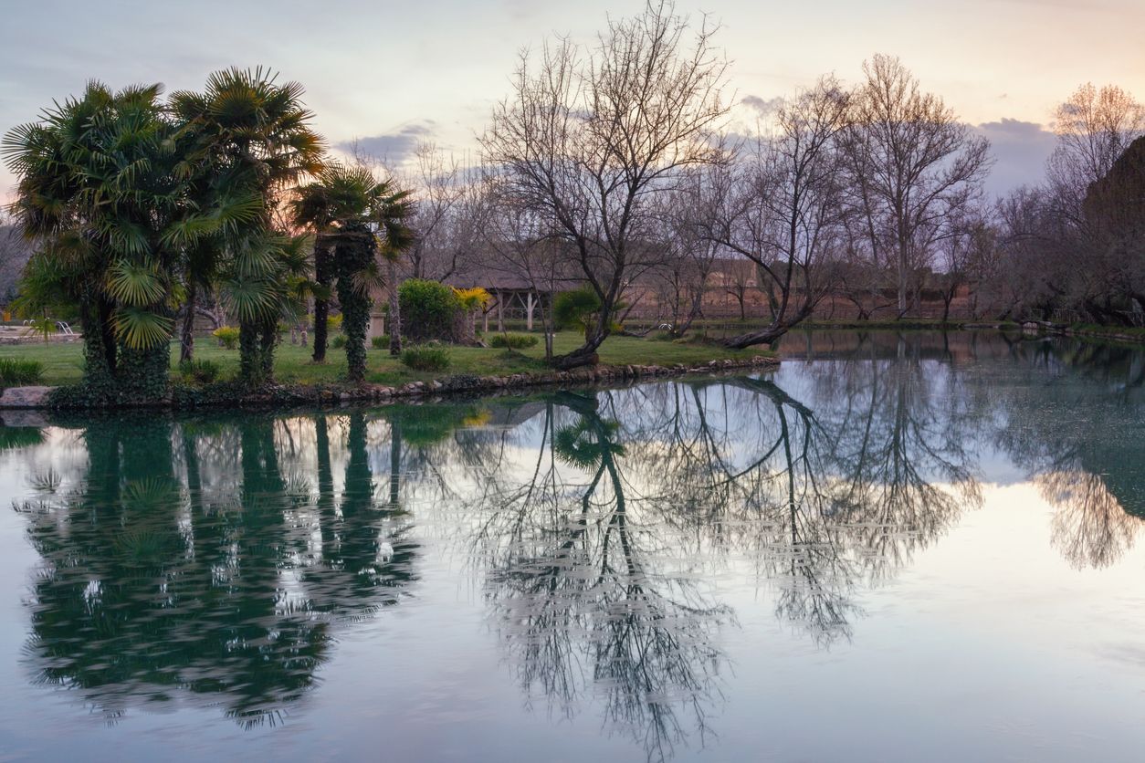 Las aguas de este lago termal poseen propiedades terapéuticas.