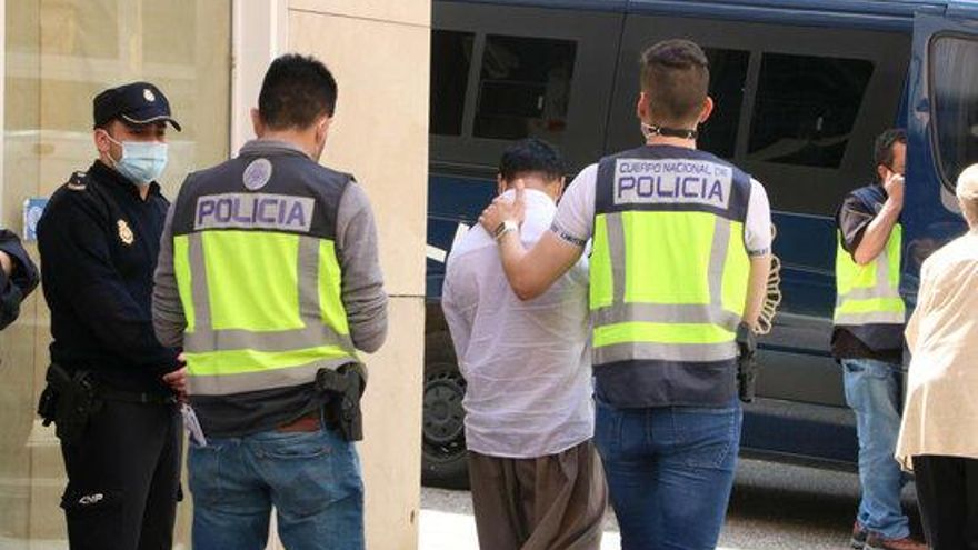 La policia s&#039;endú un detingut d&#039;una botiga de telefonia aquest 11 de maig