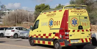 Un hombre de 30 años, en estado crítico tras precipitarse en Ibiza