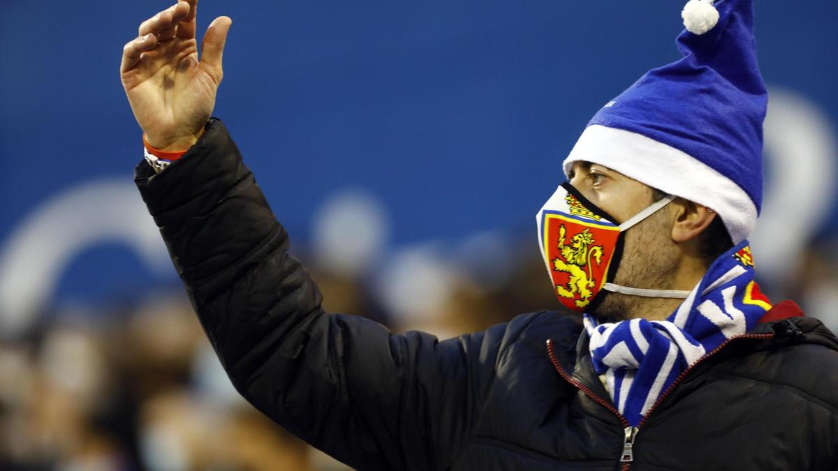 Un aficionado muestra su enfado en el partido ante el Tenerife.