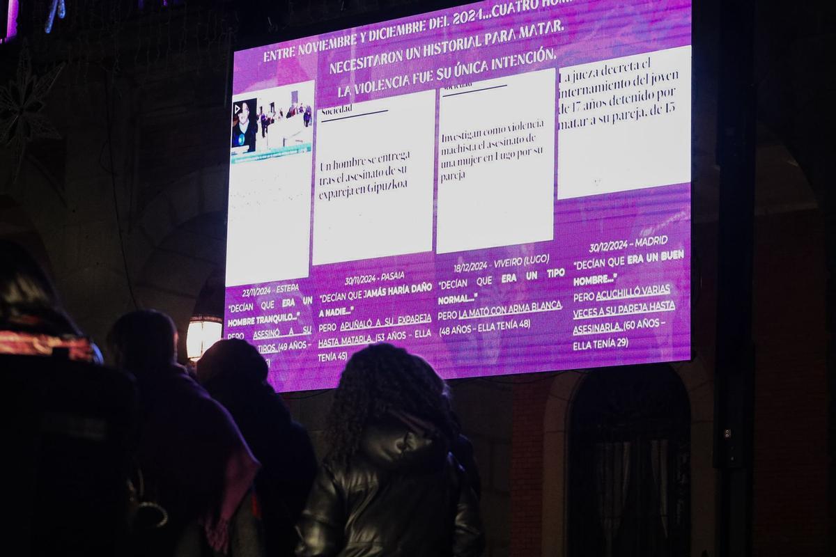 La lucha feminista tiñe de morado la Plaza Mayor de Zamora con motivo del 25N