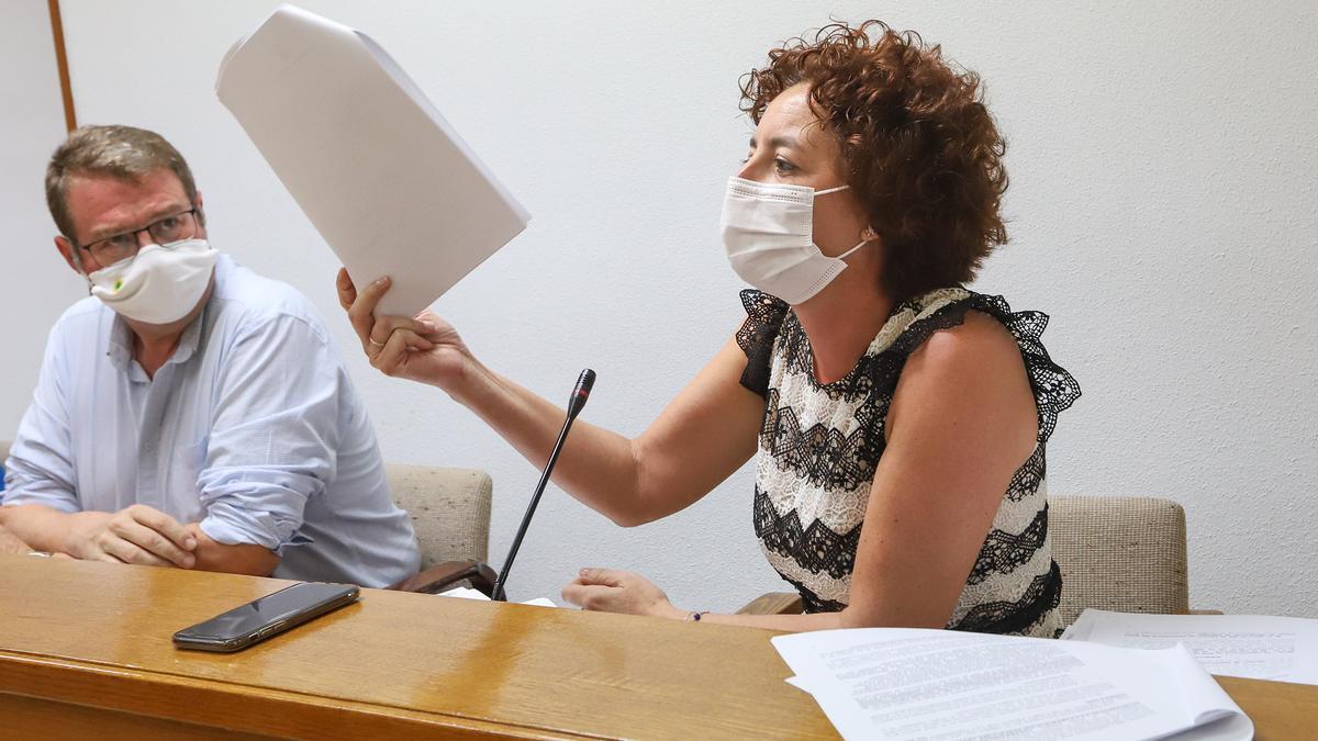 Imagen de la intervención de la concejala socialista Fanny Serrano en el pleno de septiembre del Ayuntamiento de Torrevieja