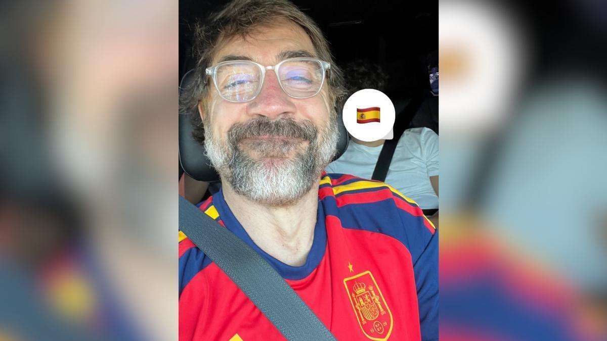 Javier Bardem con la camiseta de la selección española