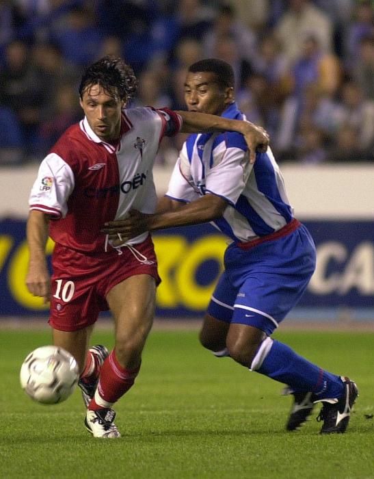 Los derbis contra el Dépor siempre fueron partidos en los que Mostovoi asumía protagonismo. En la foto, pugna con el brasileño Mauro Silva en ese mismo partido.