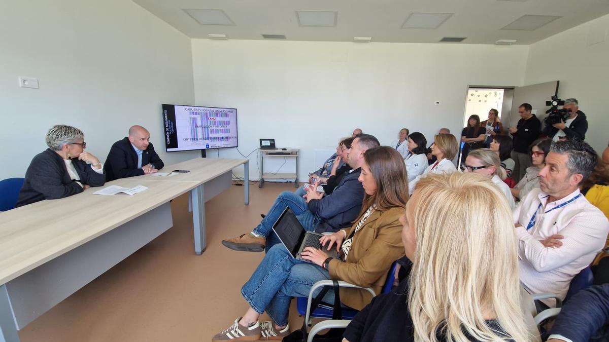 Reunión de la comisión de seguimiento de Cabueñes, esta mañana, en Nuevo Roces.