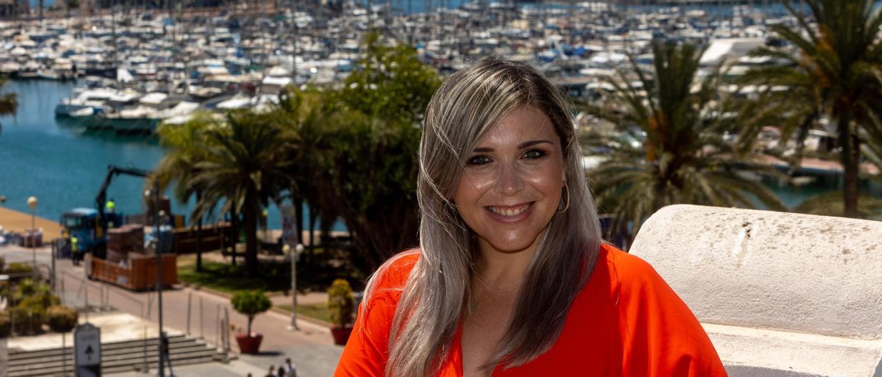 La vicealcaldesa de Alicante, Mari Carmen Sánchez (Ciudadanos), posa desde la sede del Patronato de Turismo