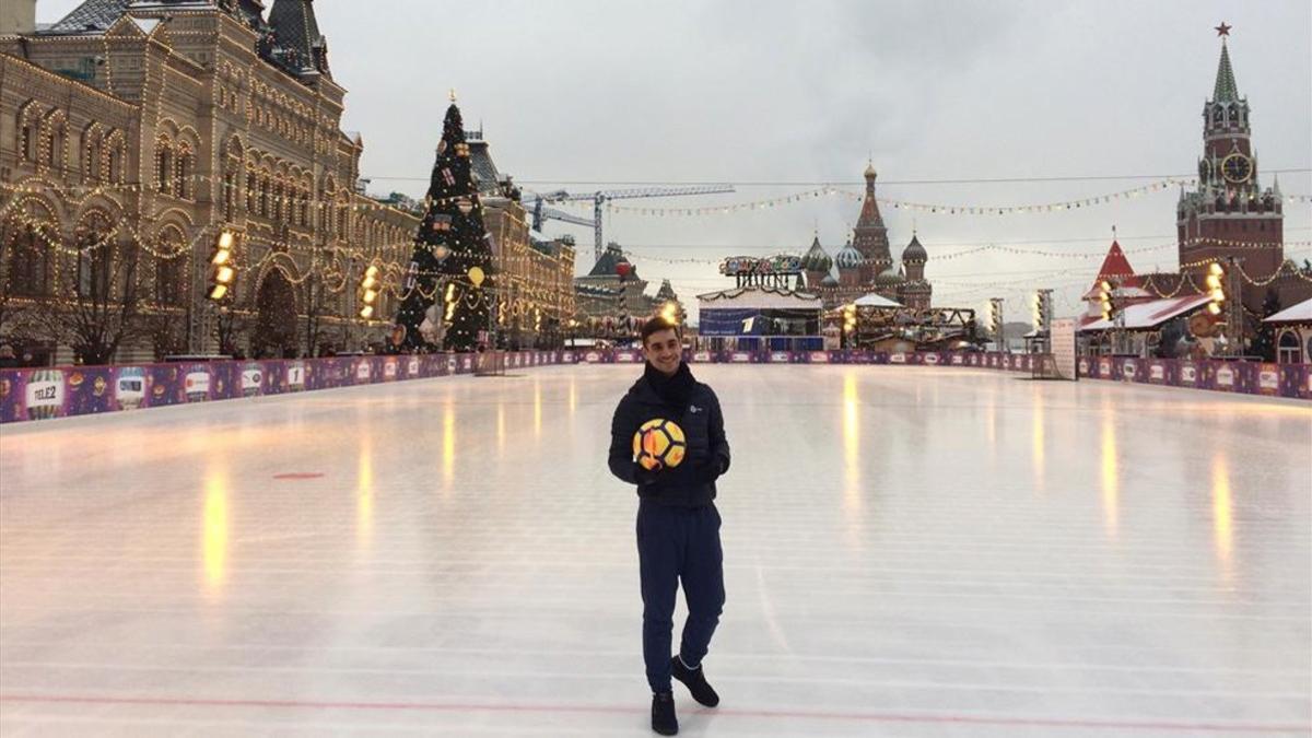 Javi Fernández disputó un partido de fútbol sobre una helada Plaza Roja de Moscú