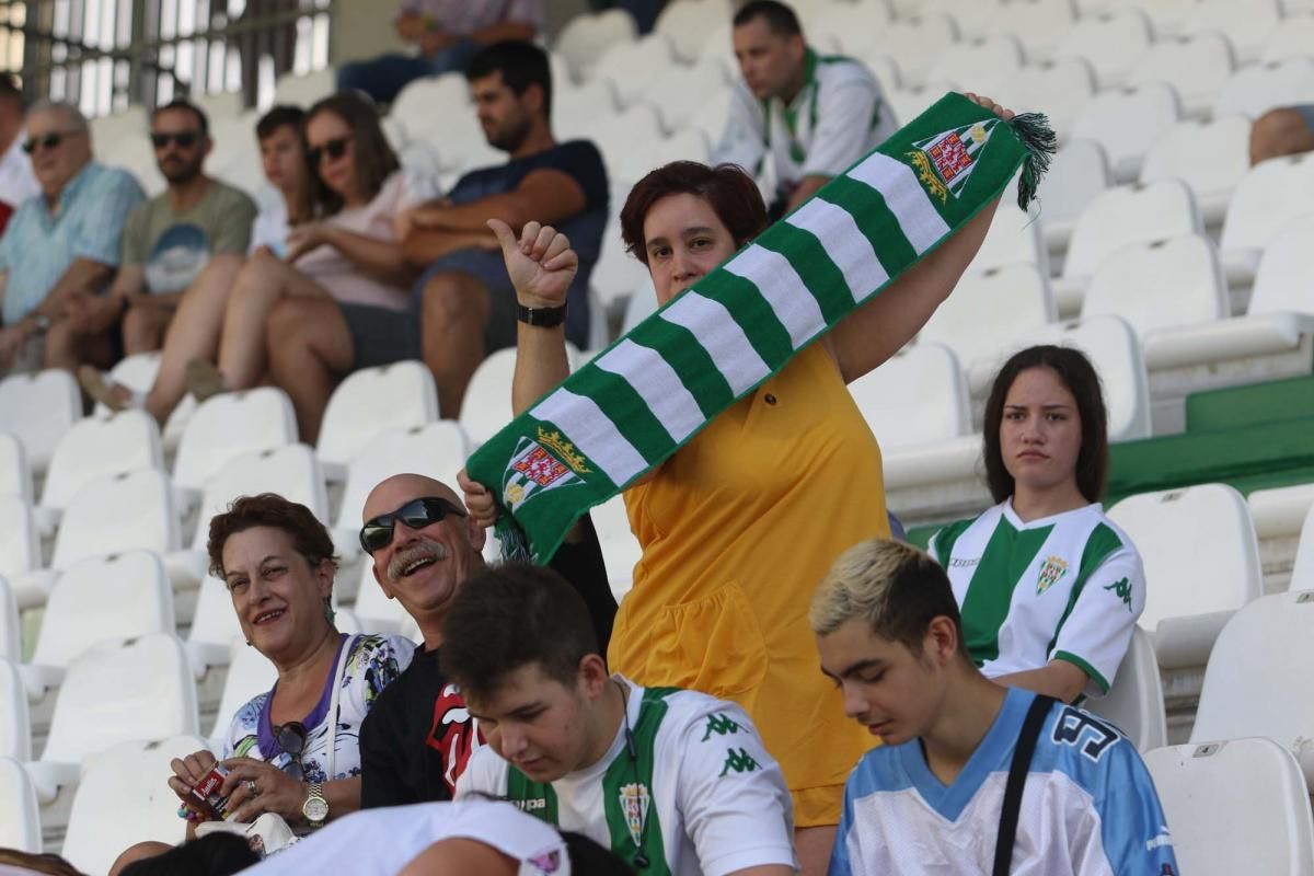 Los aficionados del Córdoba CF en el Arcángel