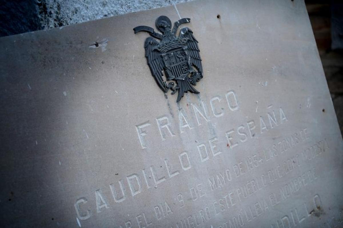 Una placa de homenaje a Franco en la provincia de Salamanca.