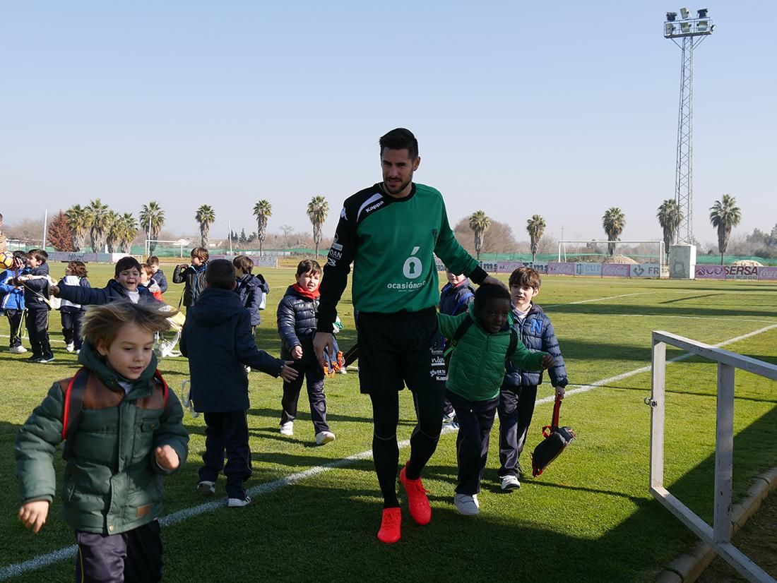 FOTOS || El colegio Sagrado Corazón, en el entrenamiento del Córdoba CF