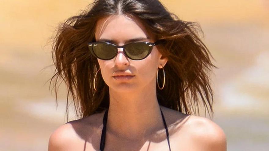 Emily Ratajkowski se desnuda para mostrar su embarazo