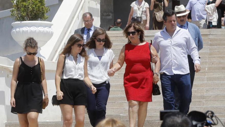 Cientos de personas asisten al funeral de Ignacio Echeverría