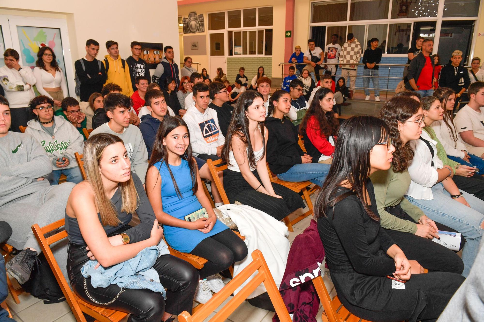 Alumnos de seis centros educativos de Santa Lucía hacen un libro de viñetas