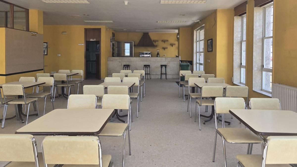 La zona de la cafetería de la Casa do mar, que lleva cerrada desde hace varios años.