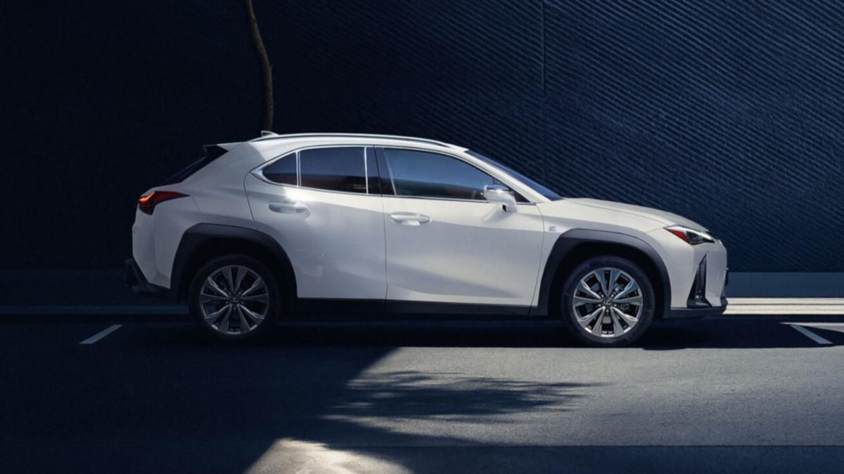 Lexus UX 2026
