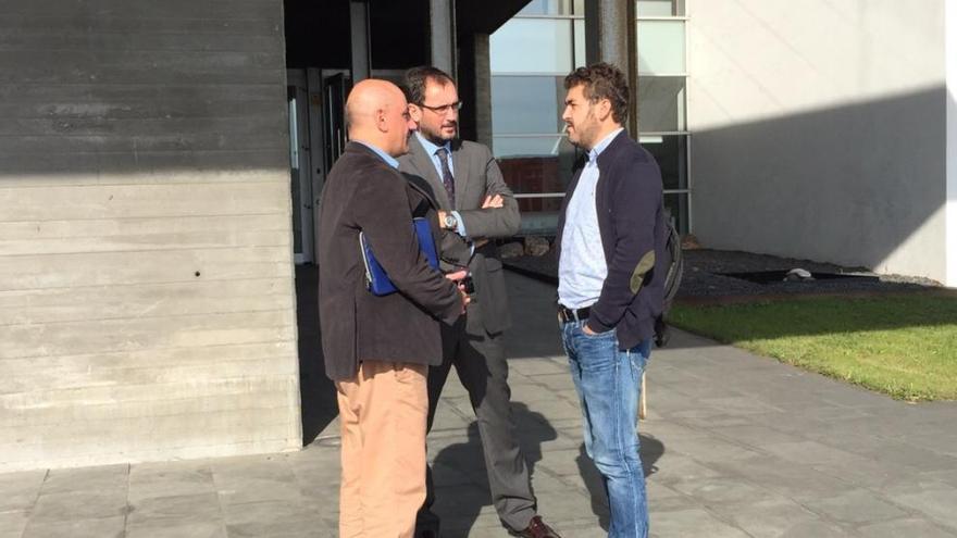 Jonás Fernández insta a Alcoa a seguir el ejemplo de otras empresas que invierten en I+D en Asturias